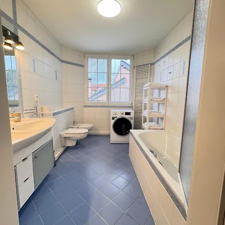 Diamondvilla, 4 Bedroom Apartment, Garden &