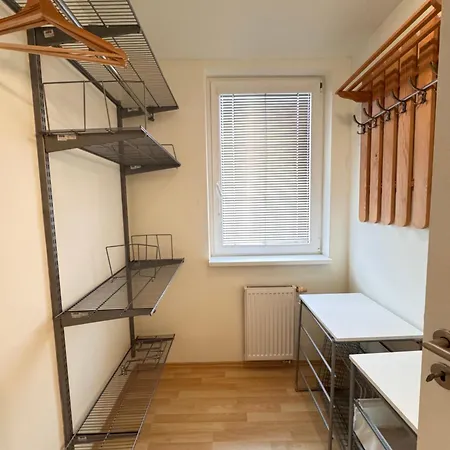 Lejlighed Diamondvilla, 4 Bedroom Apartment, Garden & *