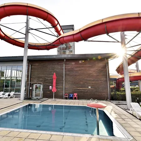 Lejlighed Diamondvilla, 4 Bedroom Apartment, Garden & *