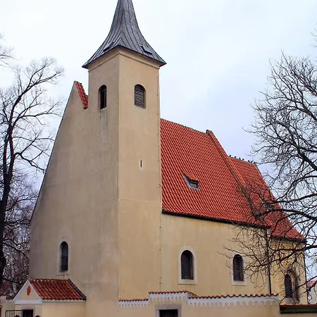 Diamondvilla, 4 Bedroom Apartment, Garden & Prag