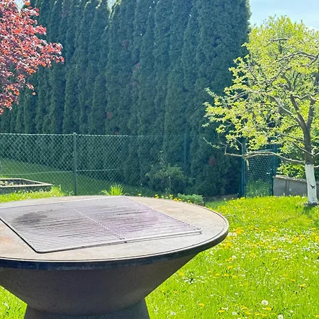 Lejlighed Diamondvilla, 4 Bedroom Apartment, Garden &