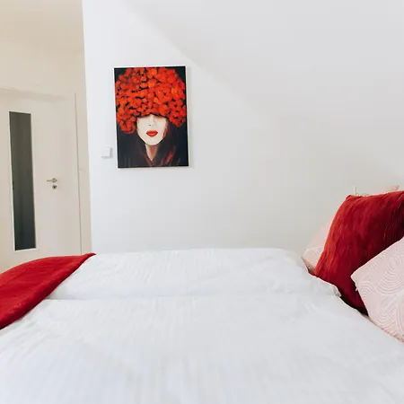 Diamondvilla, 4 Bedroom Apartment, Garden & *