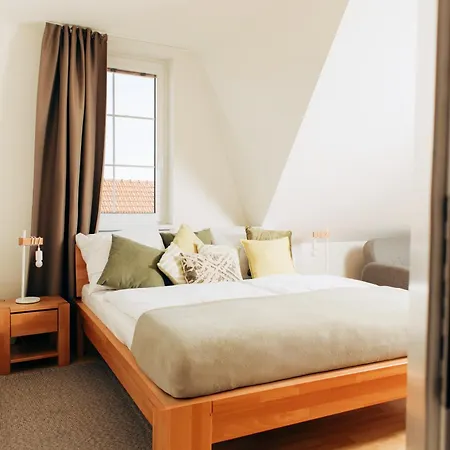 Lejlighed Diamondvilla, 4 Bedroom Apartment, Garden & *