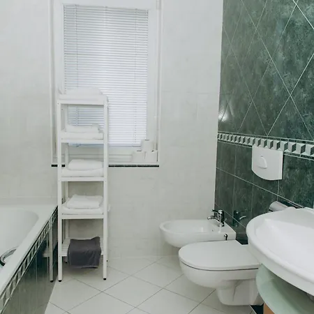 Diamondvilla, 4 Bedroom Apartment, Garden & * Prag
