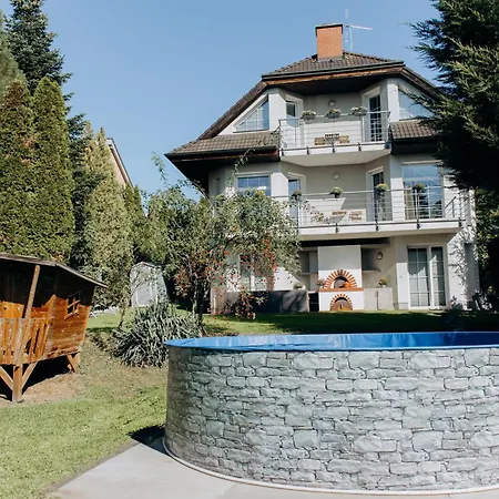 Diamondvilla, 4 Bedroom Apartment, Garden & Lejlighed