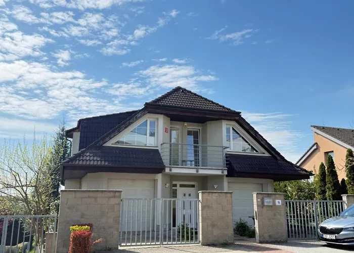 Diamondvilla, 4 Bedroom Apartment, Garden & Praga