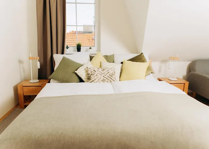Diamondvilla, 4 Bedroom Apartment, Garden & Apartament *