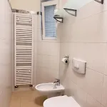 Diamondvilla, 4 Bedroom Apartment, Garden &