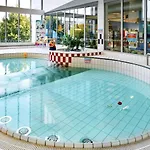 Diamondvilla, 4 Bedroom Apartment, Garden & Prague