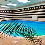 Diamondvilla, 4 Bedroom Apartment, Garden &