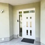 Diamondvilla, 4 Bedroom Apartment, Garden & Apartment