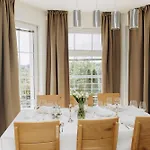 Diamondvilla, 4 Bedroom Apartment, Garden & *