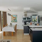 Apartment Diamondvilla, 4 Bedroom Apartment, Garden & Prague