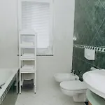 Diamondvilla, 4 Bedroom Apartment, Garden & * Prague