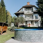 Diamondvilla, 4 Bedroom Apartment, Garden & Apartment