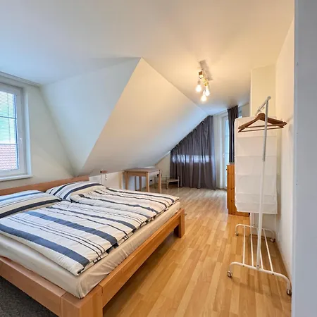Diamondvilla, 4 Bedroom Apartment, Garden & Praga