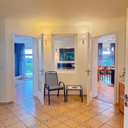 Apartament Diamondvilla, 4 Bedroom Apartment, Garden & *