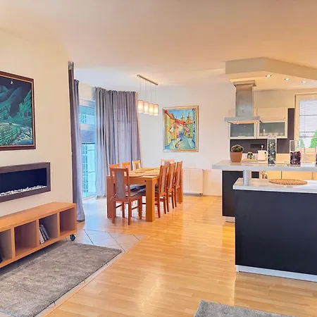 Apartament Diamondvilla, 4 Bedroom Apartment, Garden & *