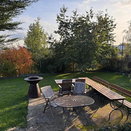 Diamondvilla, 4 Bedroom Apartment, Garden &
