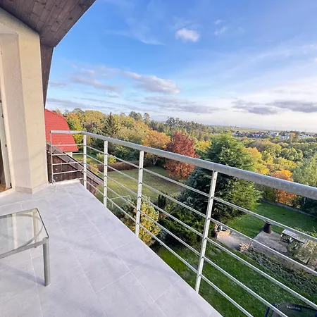 Diamondvilla, 4 Bedroom Apartment, Garden &