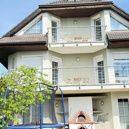 Apartament Diamondvilla, 4 Bedroom Apartment, Garden & Praga
