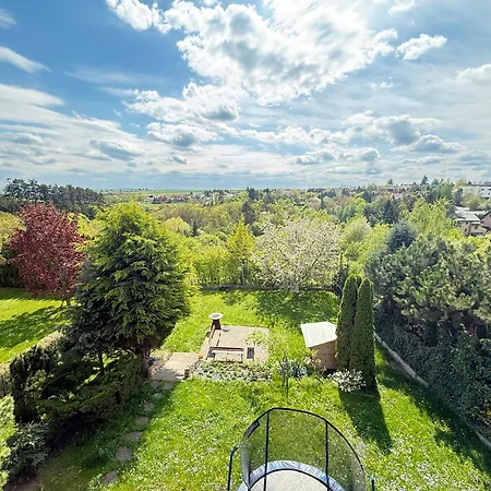 Diamondvilla, 4 Bedroom Apartment, Garden & Praga