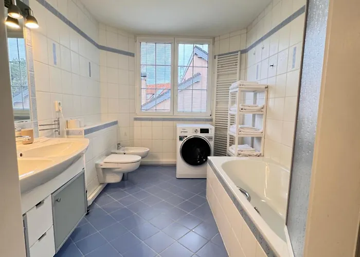 Diamondvilla, 4 Bedroom Apartment, Garden &