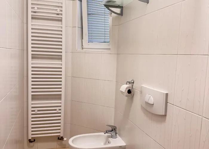 Diamondvilla, 4 Bedroom Apartment, Garden &
