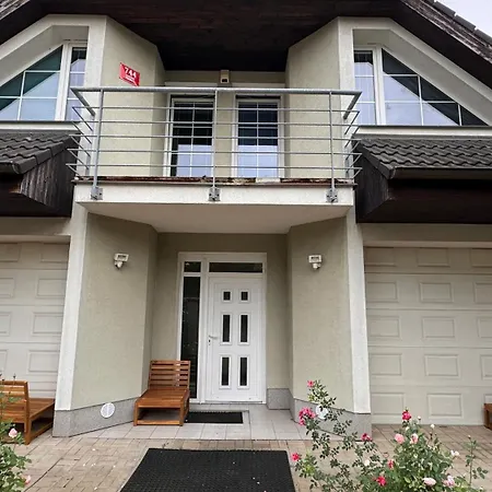 Diamondvilla, 4 Bedroom Apartment, Garden & *