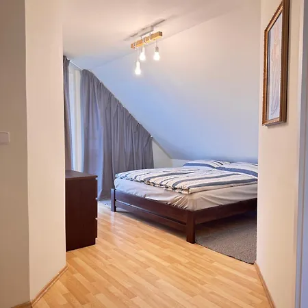 Diamondvilla, 4 Bedroom Apartment, Garden & * Prague