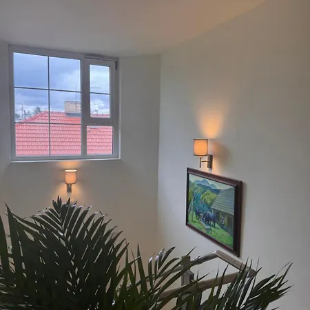 Diamondvilla, 4 Bedroom Apartment, Garden & Prague
