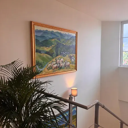 Diamondvilla, 4 Bedroom Apartment, Garden & Apartment *
