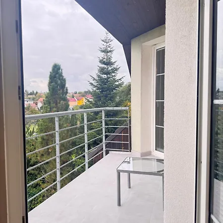 Diamondvilla, 4 Bedroom Apartment, Garden & Apartment Prague