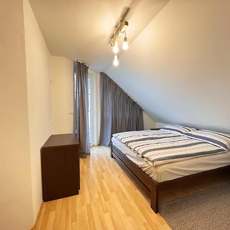 Diamondvilla, 4 Bedroom Apartment, Garden & *