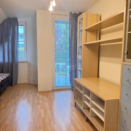 Apartment Diamondvilla, 4 Bedroom Apartment, Garden & Prague