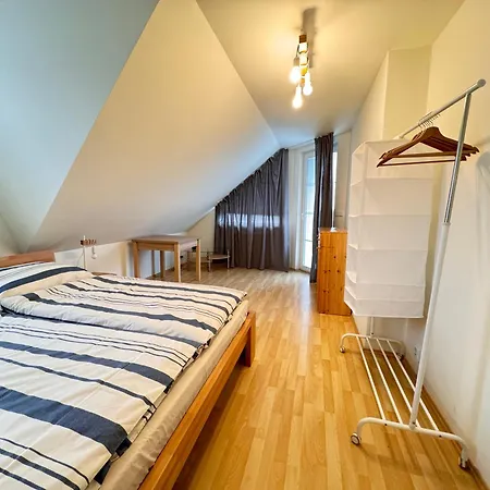 Diamondvilla, 4 Bedroom Apartment, Garden &