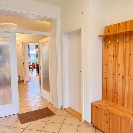 Diamondvilla, 4 Bedroom Apartment, Garden & Apartment Prague