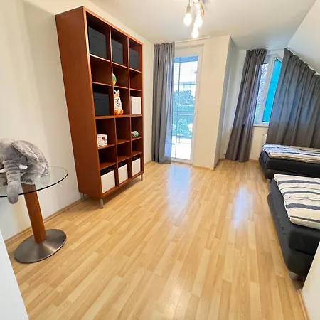 Apartment Diamondvilla, 4 Bedroom Apartment, Garden & Prague