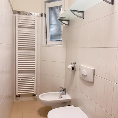 Diamondvilla, 4 Bedroom Apartment, Garden &