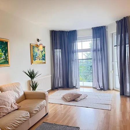 Diamondvilla, 4 Bedroom Apartment, Garden & Apartment Prague