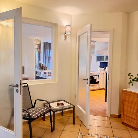 Diamondvilla, 4 Bedroom Apartment, Garden & *