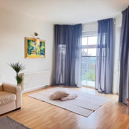 Apartment Diamondvilla, 4 Bedroom Apartment, Garden &