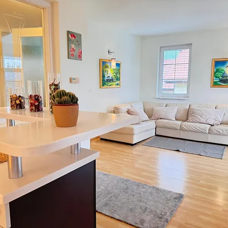 Lägenhet Diamondvilla, 4 Bedroom Apartment, Garden & Prag