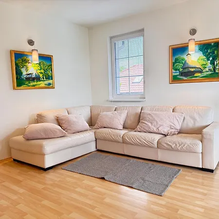 Diamondvilla, 4 Bedroom Apartment, Garden & Prague
