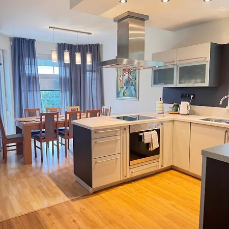 Diamondvilla, 4 Bedroom Apartment, Garden & * Prague