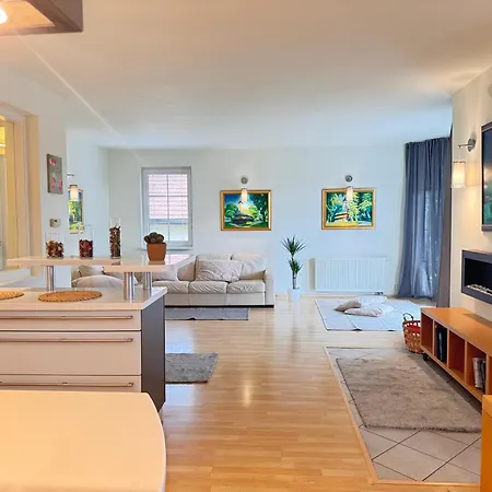 Diamondvilla, 4 Bedroom Apartment, Garden & * Prague