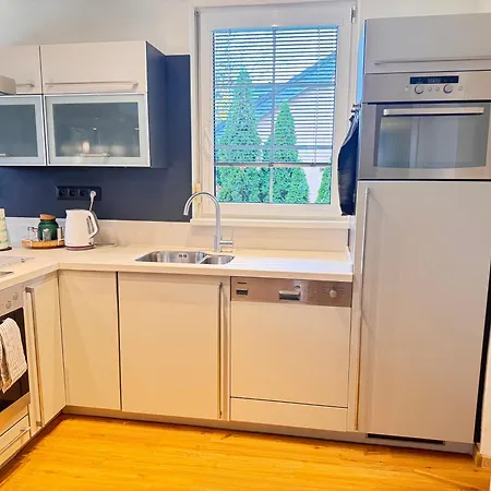 Diamondvilla, 4 Bedroom Apartment, Garden &