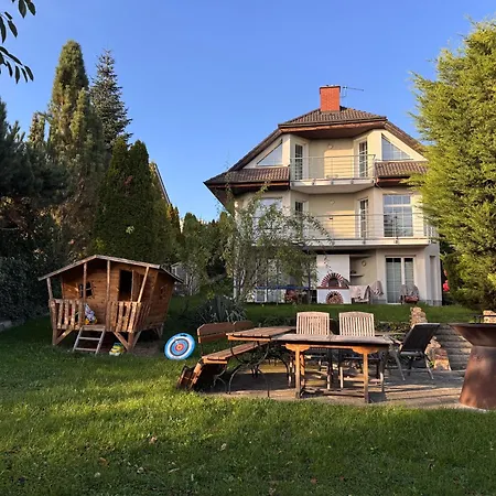 Diamondvilla, 4 Bedroom Apartment, Garden & Apartment Prague