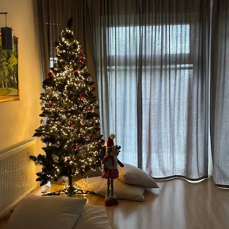 Diamondvilla, 4 Bedroom Apartment, Garden & Apartment *