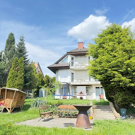 Lägenhet Diamondvilla, 4 Bedroom Apartment, Garden &